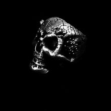 Load image into Gallery viewer, devil skull ring rendering zbrush side quarter view

