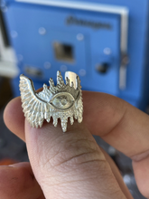 画像をギャラリービューアに読み込む, a sterling silver hypnos greek god of sleep ring held in a hand