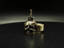Load image into Gallery viewer, Skull Calibur Ring
